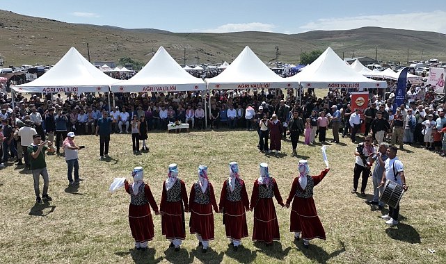 Türkiye'nin en yüksek rakımlı tatlı su gölü Balık Gölü'nde şenlik coşkusu