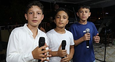 Üç kafadar sesleriyle sahnenin tozunu aldı