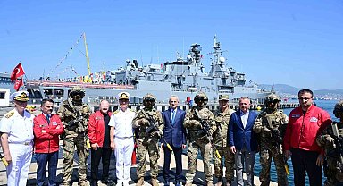 Ulaştırma ve Altyapı Bakanı Uraloğlu, TEKNOFEST Mavi Vatan'ı ziyaret etti