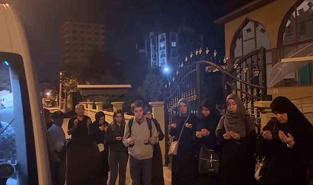 Umre ödüllü yarışmayı kazanan 6 öğrenci kutsal topraklara uğurlandı