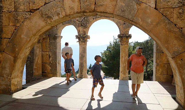 UNESCO listesindeki Alahan Manastırı zamana direniyor