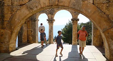 UNESCO listesindeki Alahan Manastırı zamana direniyor