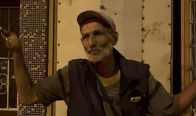 Üzerine şakayla kilit vuruldu: "İşe geç kaldım" diyerek kurtarılmayı bekledi