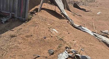 Uzunköprü'de buğday yüklü kamyon devrildi: 1 yaralı