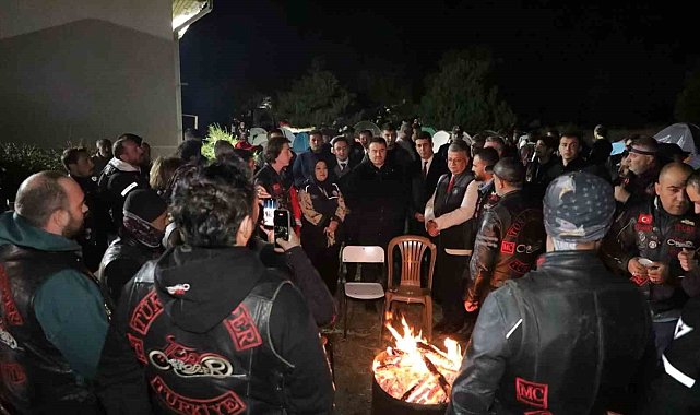 Vali Işın, Dumlupınar'daki Zafer Kampı'nda gençlerle buluştu