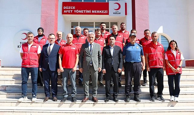 Vali Makas Kızılay afet merkezine inceledi
