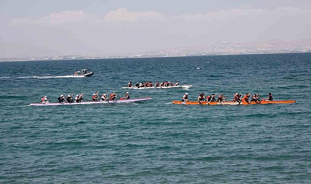 Van'da düzenlenen 12. Su Sporları Festivali coşkuyla sona erdi