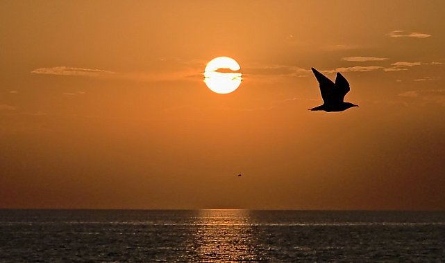 Van'da muhteşem gün batımı ve gün doğumu görsel şölen sundu