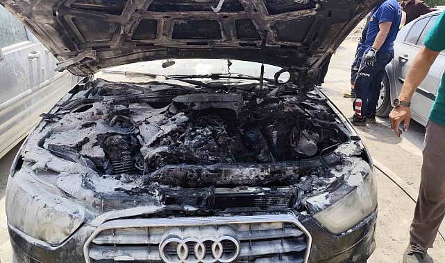 Van'da park halindeki otomobilin motoru yandı