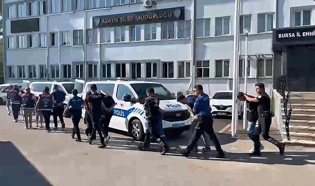 Vatandaşlara zorla hesap açtırıp kara para aklayan şahıslara baskın