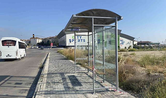 Vatandaşların tepkisi sayesinde bank gitti yerine otobüs durağı geldi