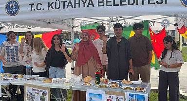 Yabancı öğrenciler yemekler üzerinden ülkelerini anlattı