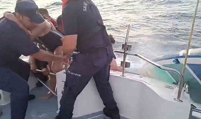 Yalova'da denizde sürüklenen baba ve kızı 5 kilometre açıkta kurtarıldı