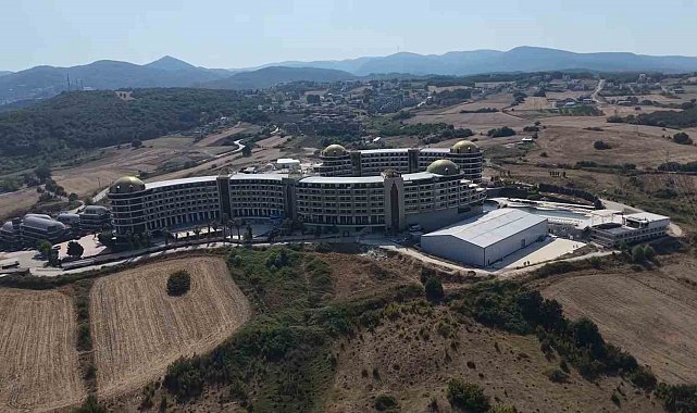 Yalova'da haklarını alamayan çalışanlar otelden ayrılmıyor