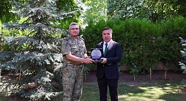 YAŞ kararıyla emekliye ayrılan Tümgeneral Ataç'tan Vali Aydoğdu'ya veda ziyareti