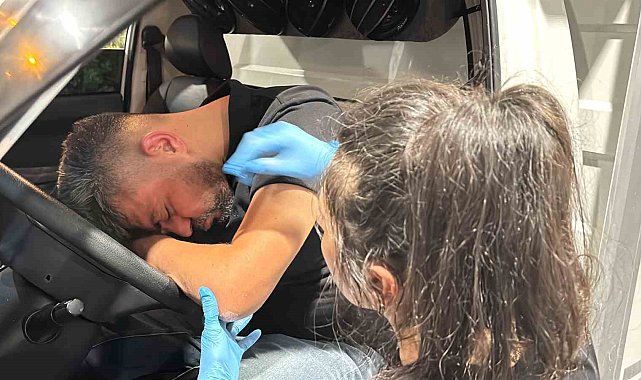 Yasal sınırın 11 katı üzerinde alkollü sürücü akaryakıt alırken direksiyonda sızdı... İlginç anlar kamerada