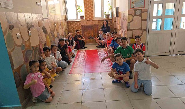Yaz tatilinde ellerine tablet değil tuval ve fırça aldılar