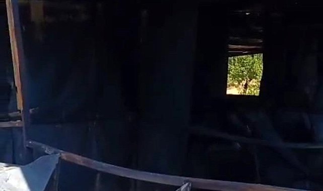 Yazıhan'da yanan konteyner kullanılamaz hale geldi