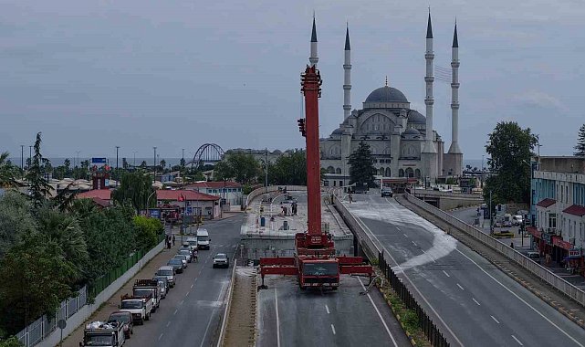 Yıkımı süren Reşadiye Viyadüğü'nde ilk beton blok sökülerek alındı