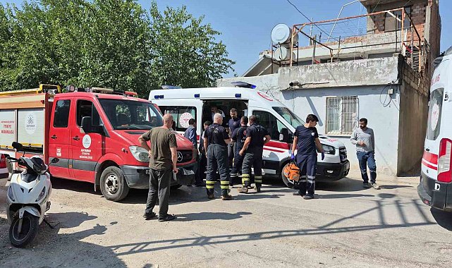 Yıkmaya çalıştığı ev üzerine çöktü: 1 yaralı