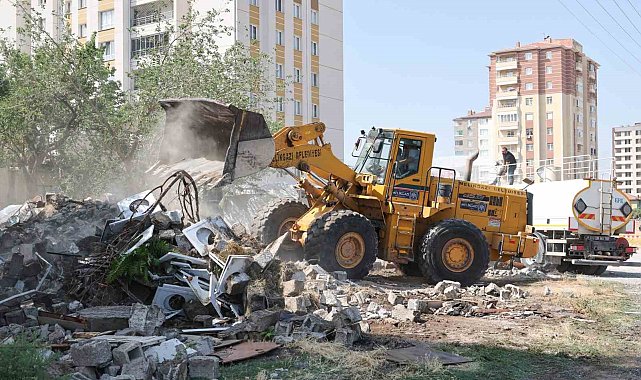 Yıldırım Beyazıt'ta 9 gecekondu kaldırılarak yerini park alanına bıraktı