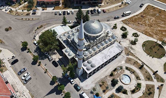 Yıldırımın yıktığı minare yeniden inşa edildi