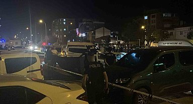 Yol kenarındaki otomobilde bir kadın ölü, bir kişi ağır yaralı halde bulundu