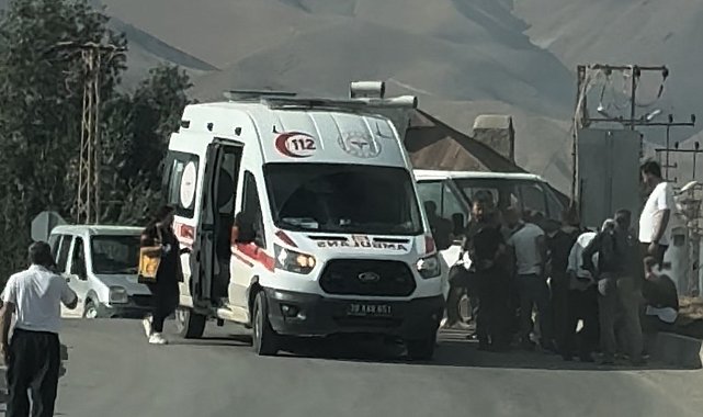 Yüksekova'da iki araç çarpıştı: 4 yaralı