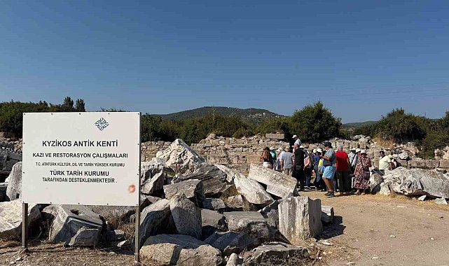 Yunan turistlerden Kyzikos Antik Kenti'ne ziyaret