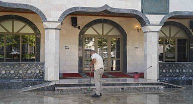 Yunusemre'de ibadethanelerde kapsamlı temizlik çalışması