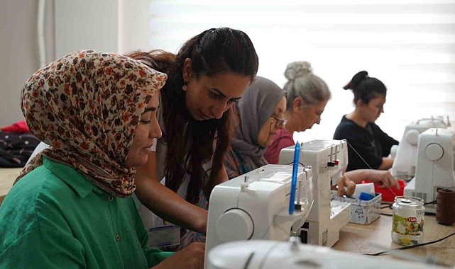 Yunusemre'de kadınlar dikiş kurslarıyla üretime katılıyor