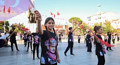Zafer Bayramı Manisalı çocukların neşesiyle kutlandı