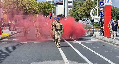 Zaferin 104. yılında komandolardan nefes kesen gösteri