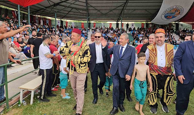Zengibar Karakucak Güreşleri'nin başpehlivanı Feyzullah Aktürk