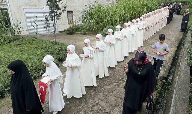 Zeno'da kız hafızlar törenle icazetlerini aldı