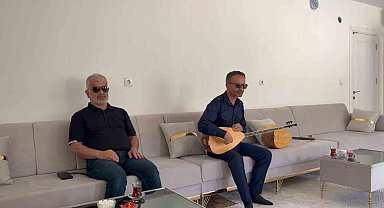 10 yaşındayken gözlerini kaybetti, hiç görmediği bağlamayla geleceğine ışık tuttu
