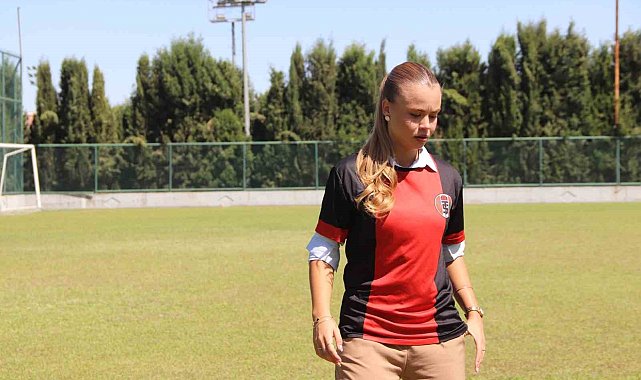 22 yaşındaki Zeynep Mestan, Turgutluspor'un teknik direktörü oldu