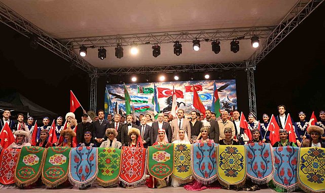 29. Uluslararası Hazar Şiir Akşamları: Gösteriler ayakta alkışlandı