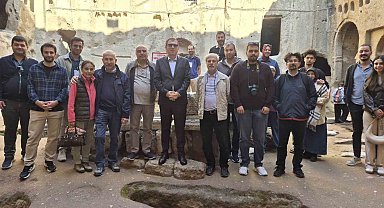 35 akademisyen Gümüşler Manastırı'nı ziyaret etti