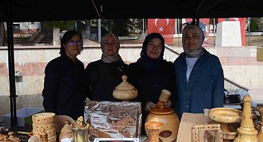 'Bir iyilik, bir umut, bir çocuğun geleceğine dokunsun' sloganıyla üniversite öğrencilere destek için bir araya geldiler