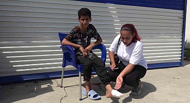 'Severdim' dediği sokak köpeğinin ısırdığı çocuk ayağından yaralandı