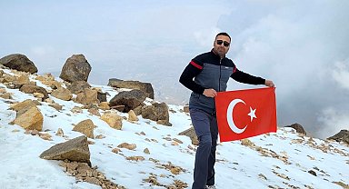 4 bin 811 metrelik Savalan Dağı zirvesine tırmanış