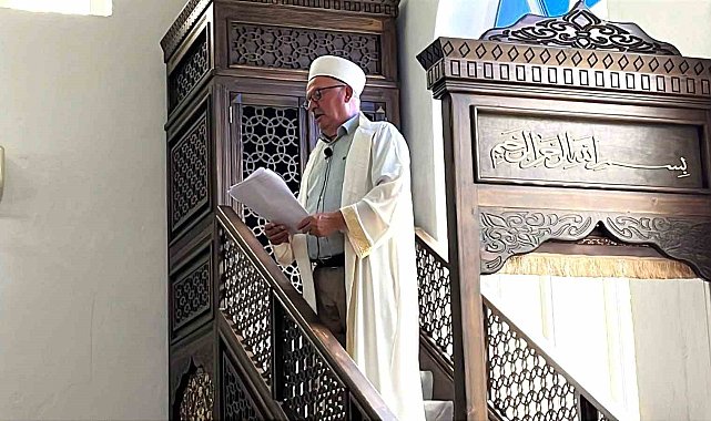 44 yıllık imam cemaatine cuma hutbesiyle veda etti