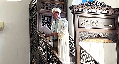 44 yıllık imam cemaatine cuma hutbesiyle veda etti