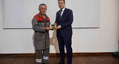 56 yıllık tamirci Çivril'de Yılın Ahisi seçildi