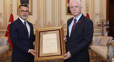 66 yıl sonra bulunan 127 yıllık mektup İstanbul Valiliği'ne teslim edildi