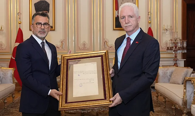 66 yıl sonra bulunan 127 yıllık mektup İstanbul Valiliği'ne teslim edildi