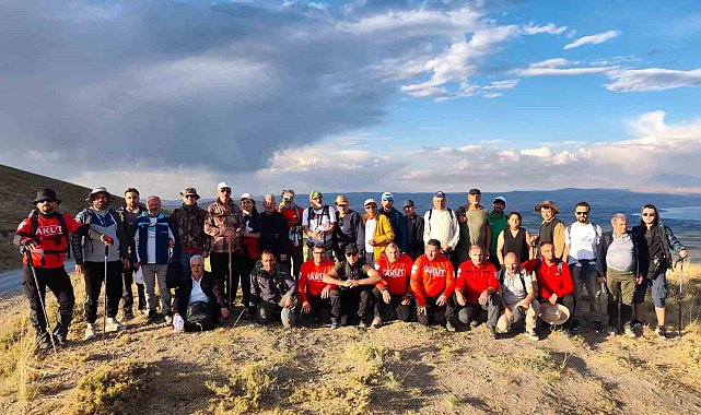 70 doğasever Nemrut Kalderası için 40 kilometre yürüdü