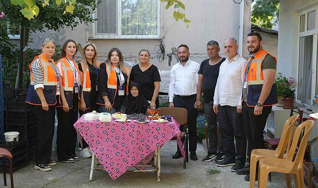 85 yaşındaki Emine nineye sürpriz doğum günü: "İlk kez doğum günüm kutlandı, pastayı görünce şoke oldum"