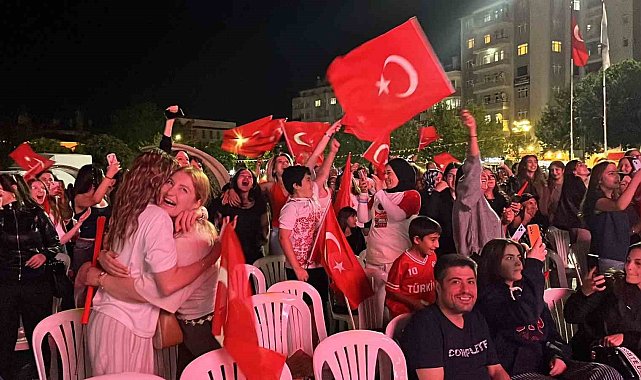 A Milli Kadın Voleybol Takımı'nın Avrupa şampiyonluğu Çorum'da coşkuyla kutlandı